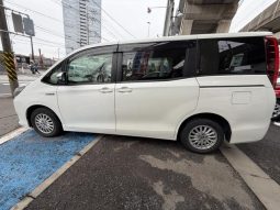 TOYOTA NOAH HYBRID G 2015 full