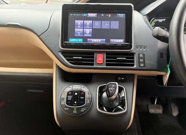 TOYOTA NOAH HYBRID G 2015 full