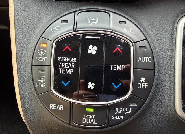 TOYOTA NOAH HYBRID G 2015 full