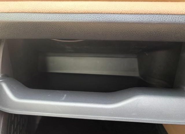 TOYOTA NOAH HYBRID G 2015 full