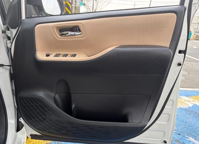 TOYOTA NOAH HYBRID G 2015 full