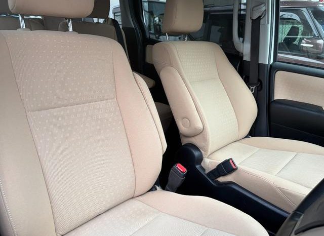 TOYOTA NOAH HYBRID G 2015 full