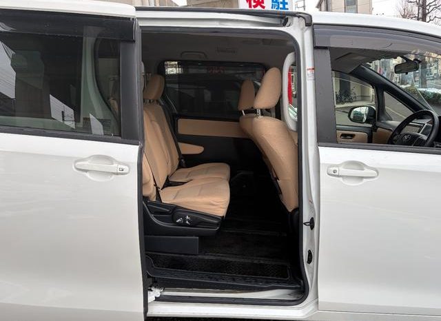 TOYOTA NOAH HYBRID G 2015 full