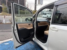 TOYOTA NOAH HYBRID G 2015 full