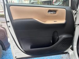 TOYOTA NOAH HYBRID G 2015 full