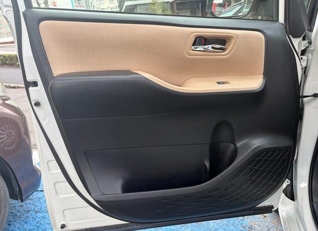 TOYOTA NOAH HYBRID G 2015 full