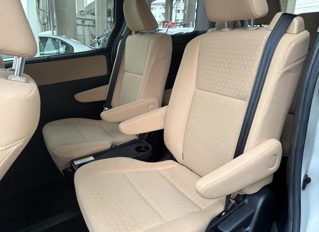 TOYOTA NOAH HYBRID G 2015 full