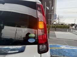 TOYOTA NOAH HYBRID G 2015 full
