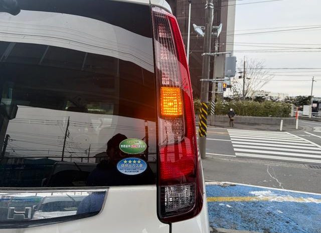 TOYOTA NOAH HYBRID G 2015 full