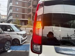 TOYOTA NOAH HYBRID G 2015 full