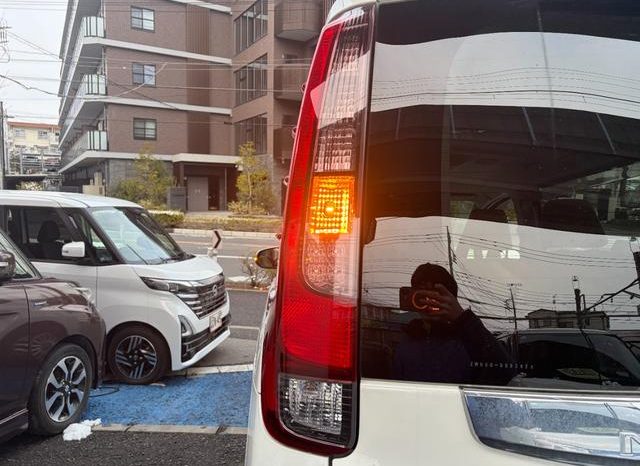 TOYOTA NOAH HYBRID G 2015 full