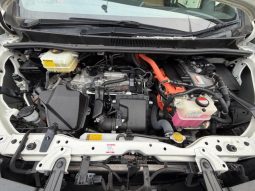 TOYOTA NOAH HYBRID G 2015 full