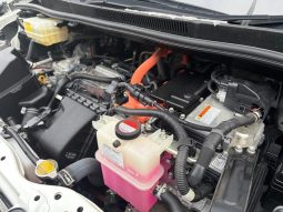 TOYOTA NOAH HYBRID G 2015 full