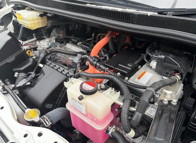 TOYOTA NOAH HYBRID G 2015 full