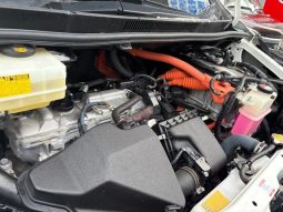 TOYOTA NOAH HYBRID G 2015 full