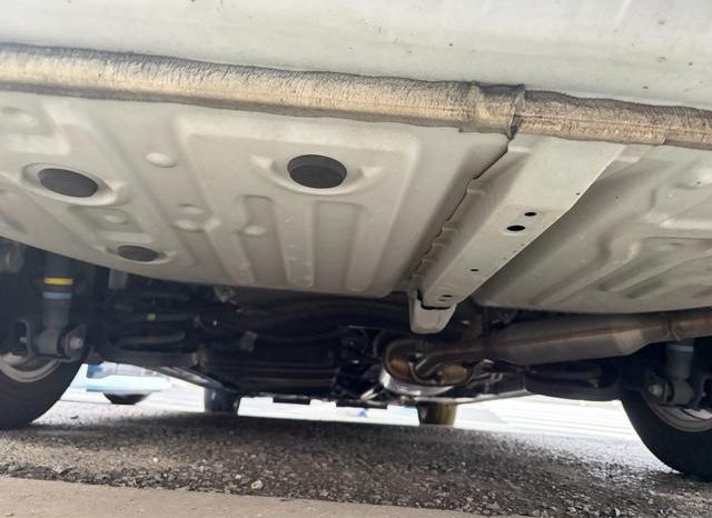 TOYOTA NOAH HYBRID G 2015 full