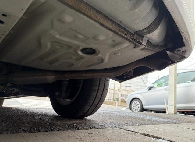 TOYOTA NOAH HYBRID G 2015 full