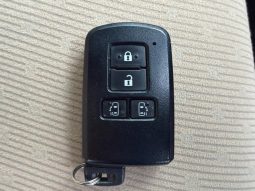 TOYOTA NOAH HYBRID G 2015 full