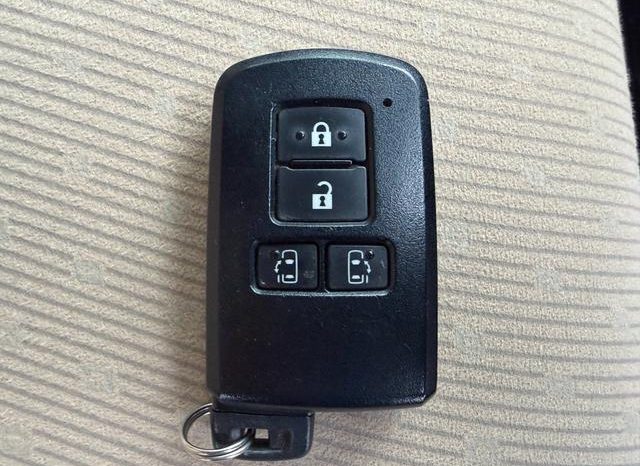 TOYOTA NOAH HYBRID G 2015 full