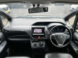 TOYOTA VOXY HYBRID V 2015 full