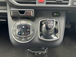 TOYOTA VOXY HYBRID V 2015 full