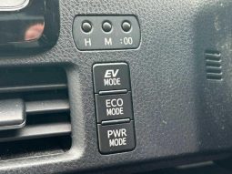 TOYOTA VOXY HYBRID V 2015 full