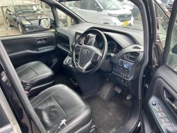 TOYOTA VOXY HYBRID V 2015 full