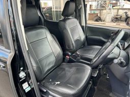 TOYOTA VOXY HYBRID V 2015 full