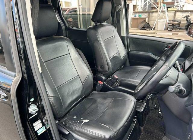 TOYOTA VOXY HYBRID V 2015 full