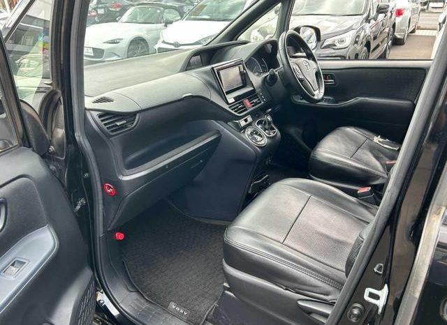 TOYOTA VOXY HYBRID V 2015 full