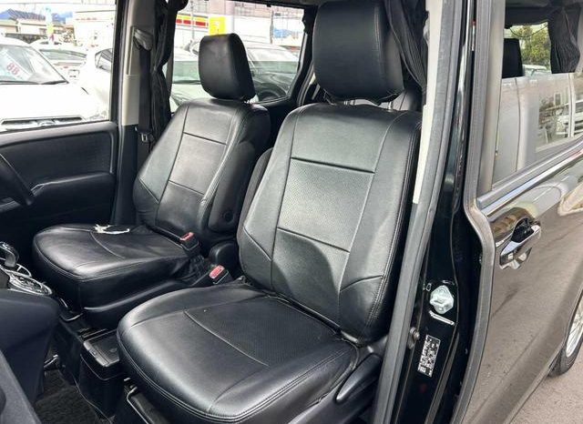 TOYOTA VOXY HYBRID V 2015 full