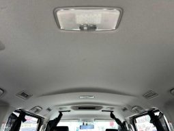 TOYOTA VOXY HYBRID V 2015 full