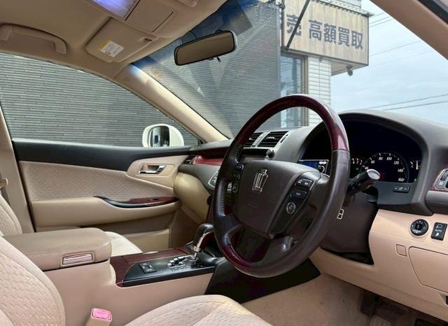 TOYOTA CROWN ROYAL SALOON NAVI PACKAGE full