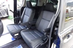 TOYOTA VOXY HYBRID ZS KIRAMEKI II 2017 full