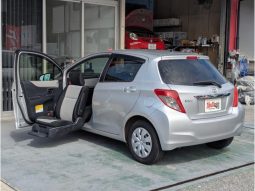 TOYOTA VITZ F 2012 full