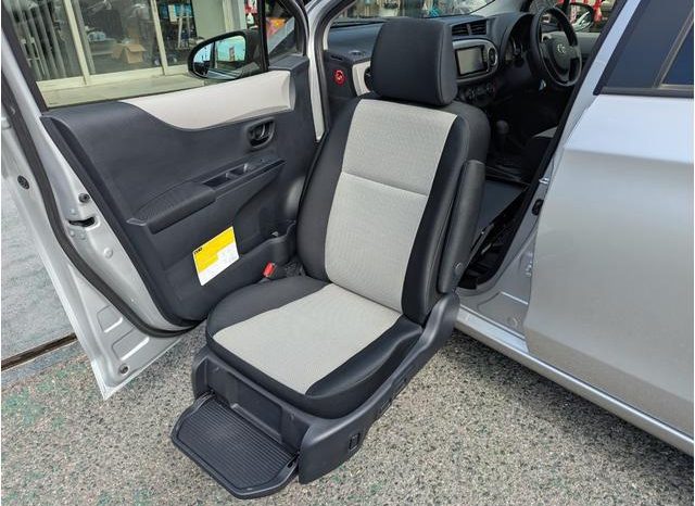 TOYOTA VITZ F 2012 full