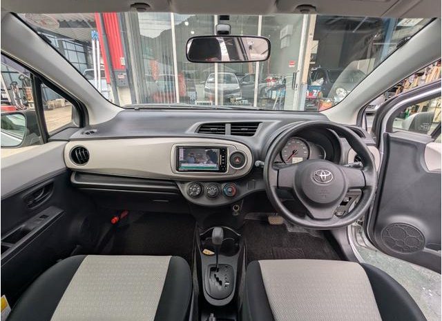 TOYOTA VITZ F 2012 full