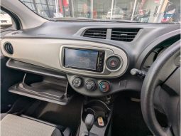 TOYOTA VITZ F 2012 full