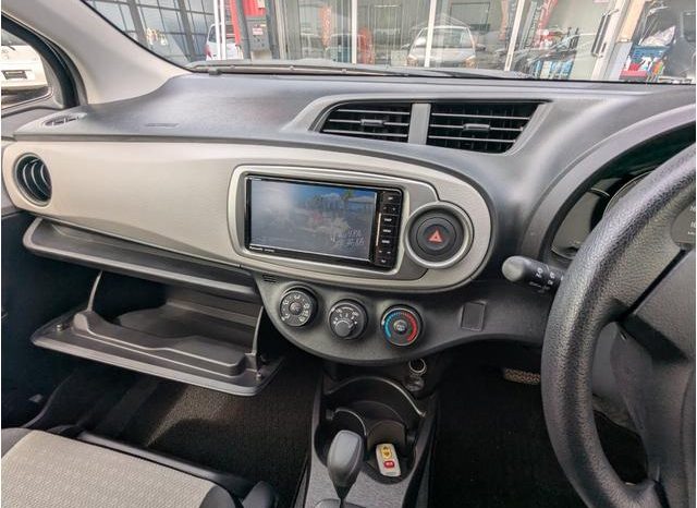 TOYOTA VITZ F 2012 full