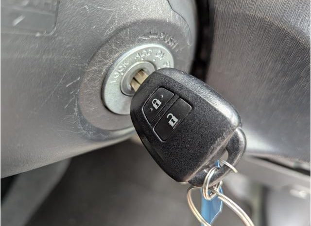 TOYOTA VITZ F 2012 full