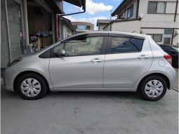 TOYOTA VITZ F 2012 full