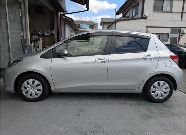 TOYOTA VITZ F 2012 full