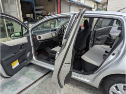 TOYOTA VITZ F 2012 full