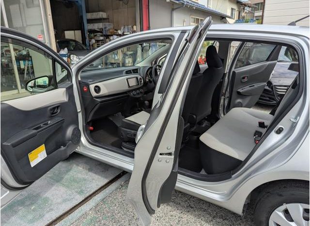 TOYOTA VITZ F 2012 full