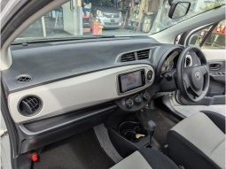 TOYOTA VITZ F 2012 full