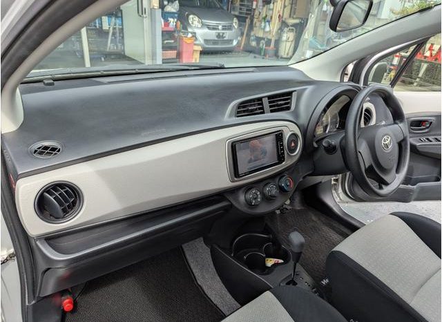 TOYOTA VITZ F 2012 full