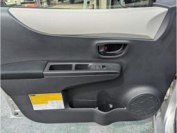 TOYOTA VITZ F 2012 full