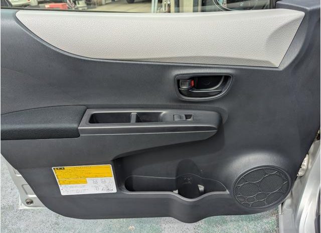 TOYOTA VITZ F 2012 full