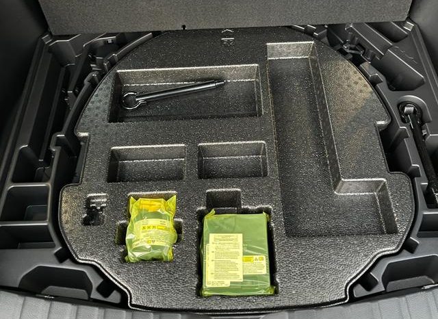 TOYOTA COROLLA CROSS HYBRID Z 2022 full