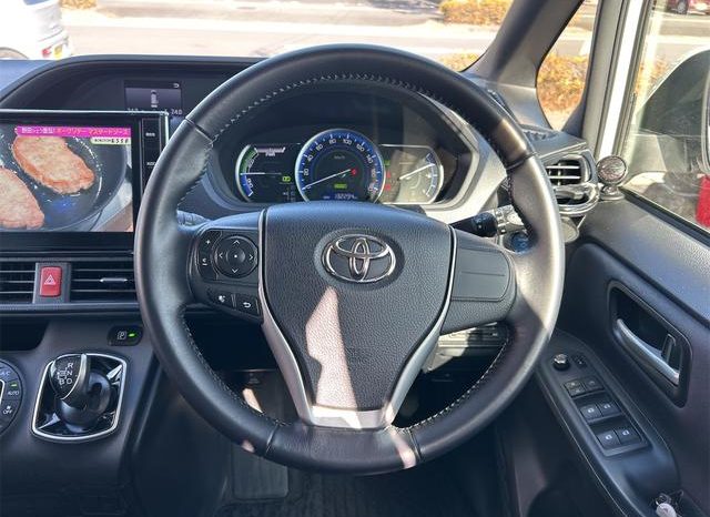 TOYOTA VOXY HYBRID ZS 2016 full